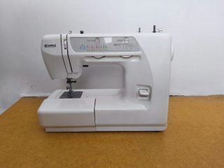 Máquina de coser Kenmore blanca