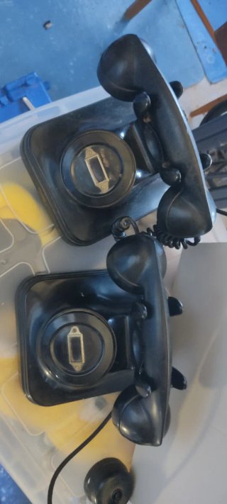 2 Teléfonos antiguos de centralita negro