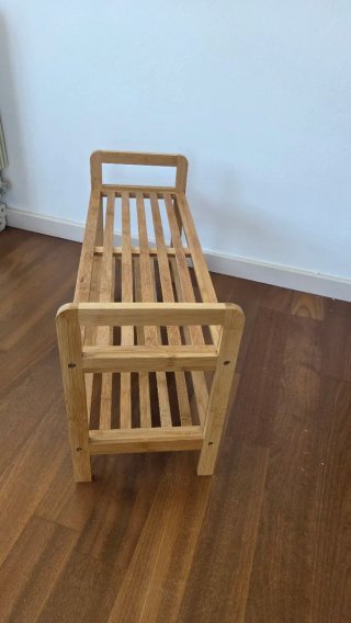 Zapatero de madera compacto