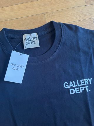 Camiseta Gallery Dept.