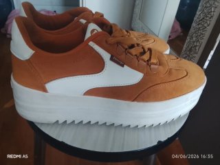 Zapatillas Mustang ,prácticamente nuevas