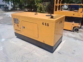 Grupo electrógeno HIMOINSA averiado para reparar