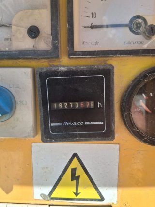 Grupo electrógeno HIMOINSA averiado para reparar