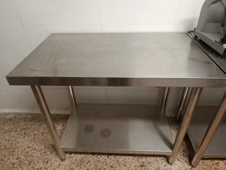 Mesa auxiliar metálica de cocina