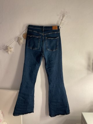 Pantalón vaquero acampanado Bershka