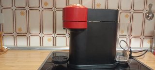 Cafetera Nespresso Roja y Negra