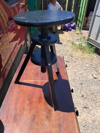 Taburete regulable metal y madera