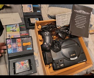 Sega Mega Drive con 3 mandos y 4 juegos