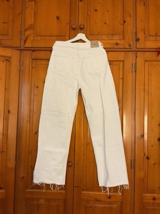 Pantalón blanco recto Pull and Bear