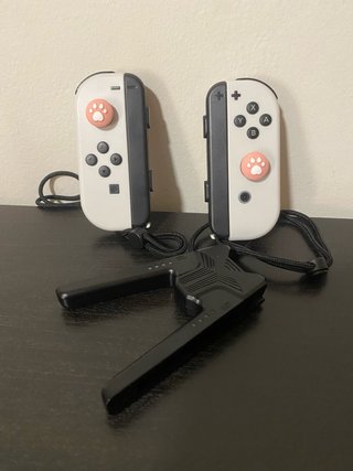 Joy-Con Blancos Switch + Grip Carga