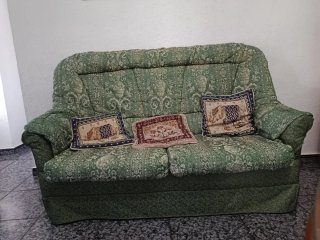Sofá de 2 plazas con estampado