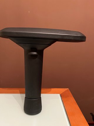 Reposabrazos Silla DXRacer king.