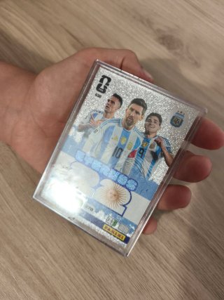 Cromo Messi, Martínez y Julián Álvarez