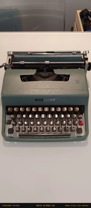 Máquina de escribir Olivetti Lettera 32