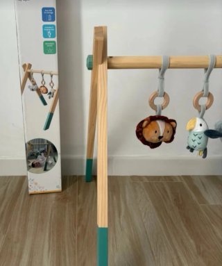 Gimnasio de madera para bebé