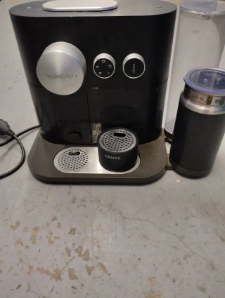 Cafetera Krups Nespresso Negra