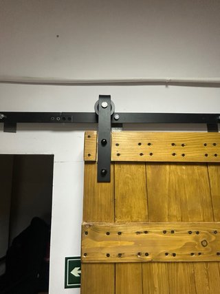 Puerta corredera madera artesanal