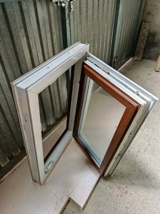 Ventana de pvc,blanca  y imitación madera