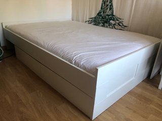 Cama doble Ikea blanca con colchón