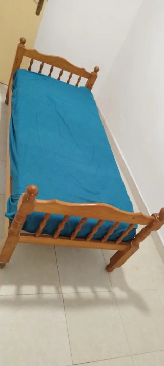 Cama individual de madera