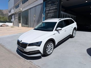 SKODA Superb Combi 2.0 TSI Scout 4x4 DSG 272Cv