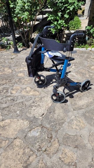 Andador para adultos Mobiclinic Trajano 4 Ruedas