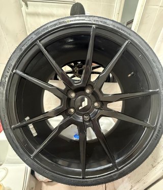 Llantas 8.5 y Neumáticos 235/35ZR19