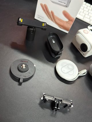 Insta360 GO 3S 4K 128GB + Accesorios