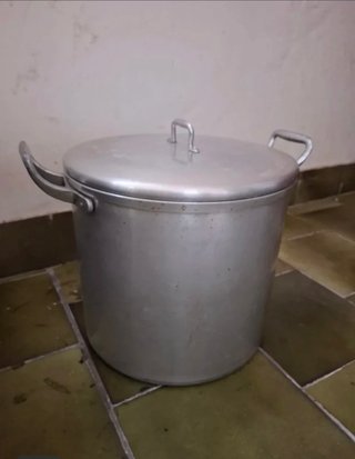 Olla de aluminio 11L con tapa