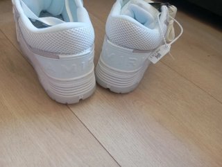 Zapatillas Amiri Beige y Blancas