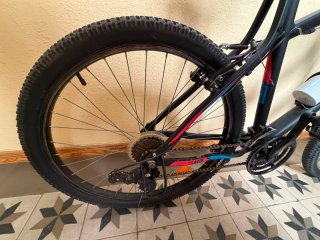 Bicicleta MTB BTWIN Negra