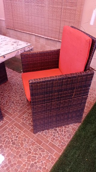 Mesa y sillas de jardín