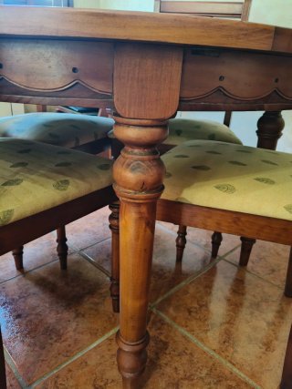 Mesa de comedor redonda con 4 sillas