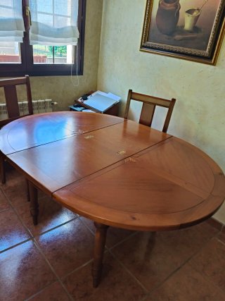 Mesa de comedor redonda con 4 sillas