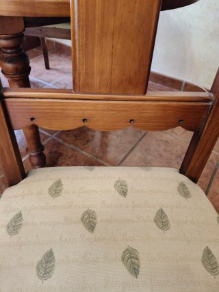 Mesa de comedor redonda con 4 sillas