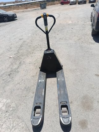 Transpaleta eléctrica Hyster Negra y Amarilla