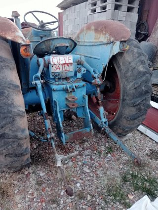 Tractor Ebro para despiece