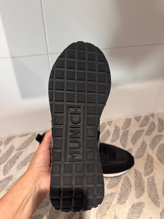 Zapatillas Munich Negras Talla 45, usadas un dia.