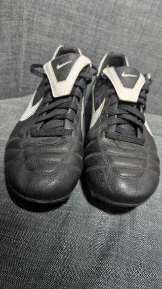 Botas de fútbol Nike Tiempo Negras
