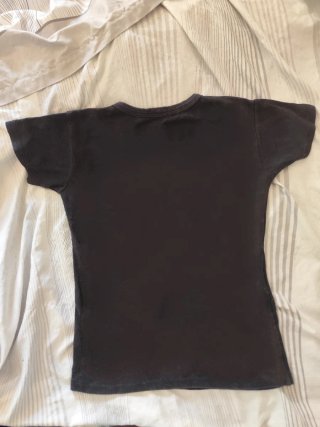 Camiseta negra con dibujo