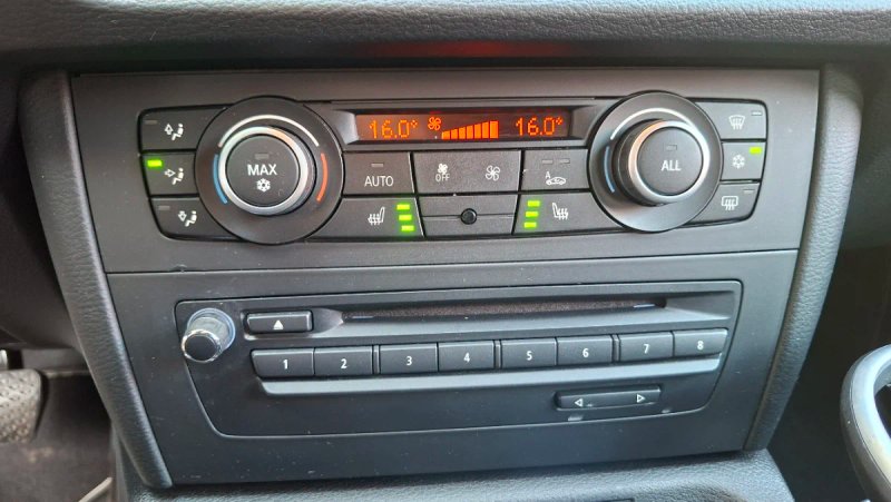 BMW X1 xDrive 20dA (E84) 2010, foto 14