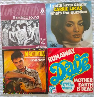 Leggi 30 vinili 45 giri musica internazionale