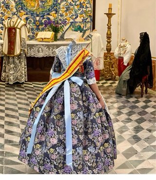 Traje de Fallera con dos pares de zapatos 34-36