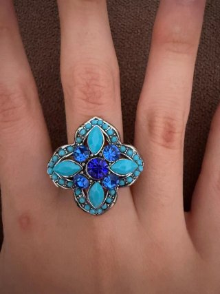 Sortija con piedras azules y turquesas