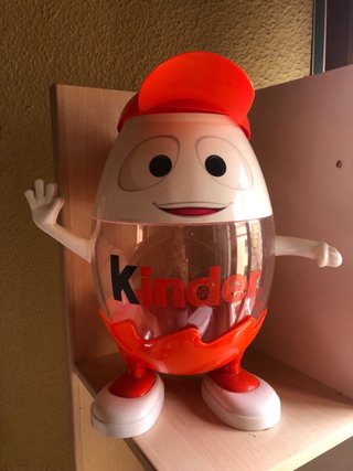 Expositor Huevo Kinder