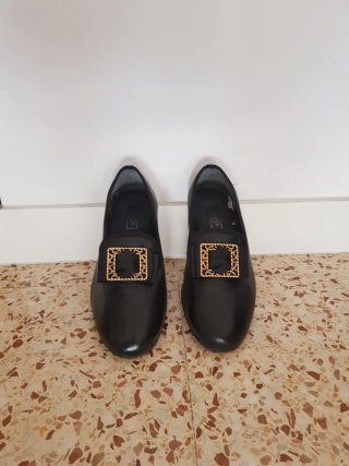 Zapatos ESPARZA negros con hebilla dorada