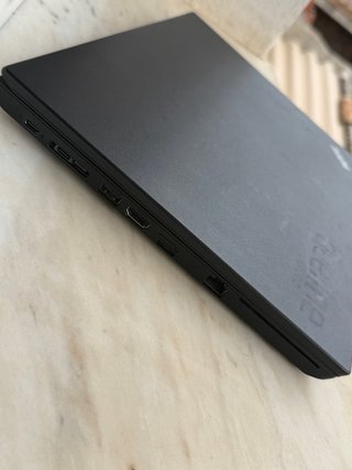 Portátil Lenovo i7 8550u 12GB RAM DDR 4 250GB M.2