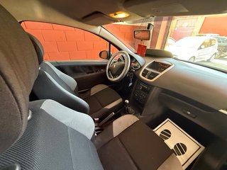 Peugeot 207 1.4i 75cv etiqueta C 2470€!!