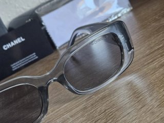 Gafas de sol Chanel grises y doradas
