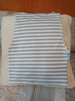 Camiseta Stradivarius Rayas Azul y Blanco